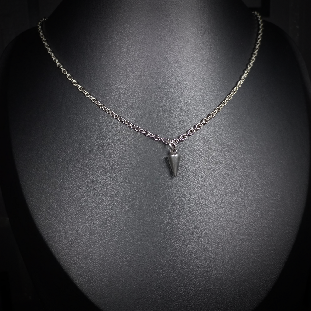 Pointed collar