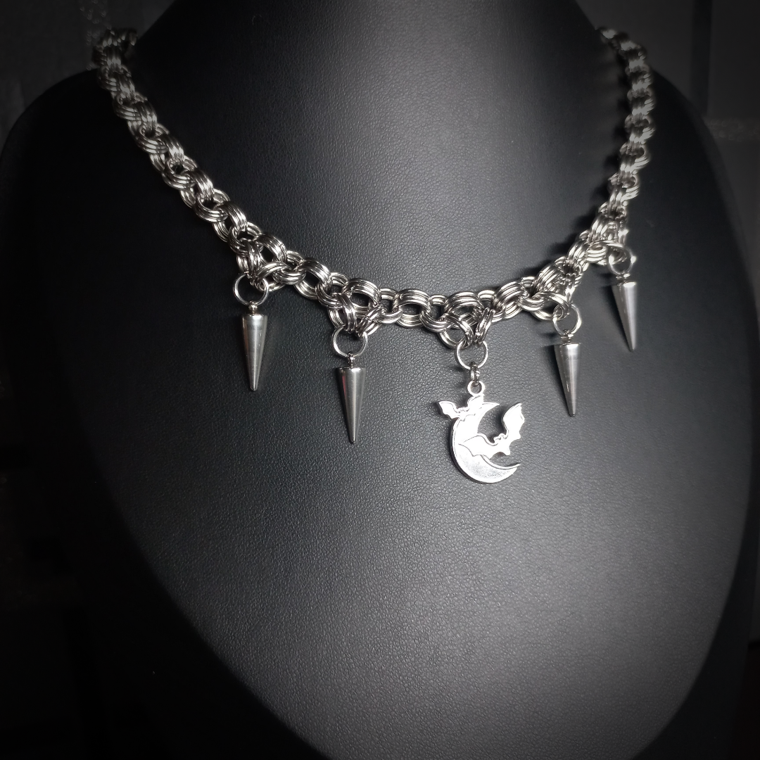 Collier Midnight – Moonbat Light