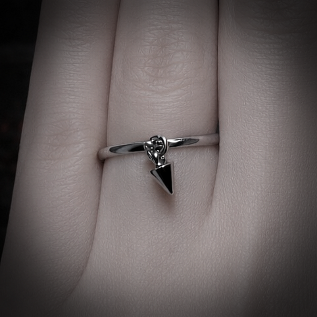 Bague à Pointe Pendante