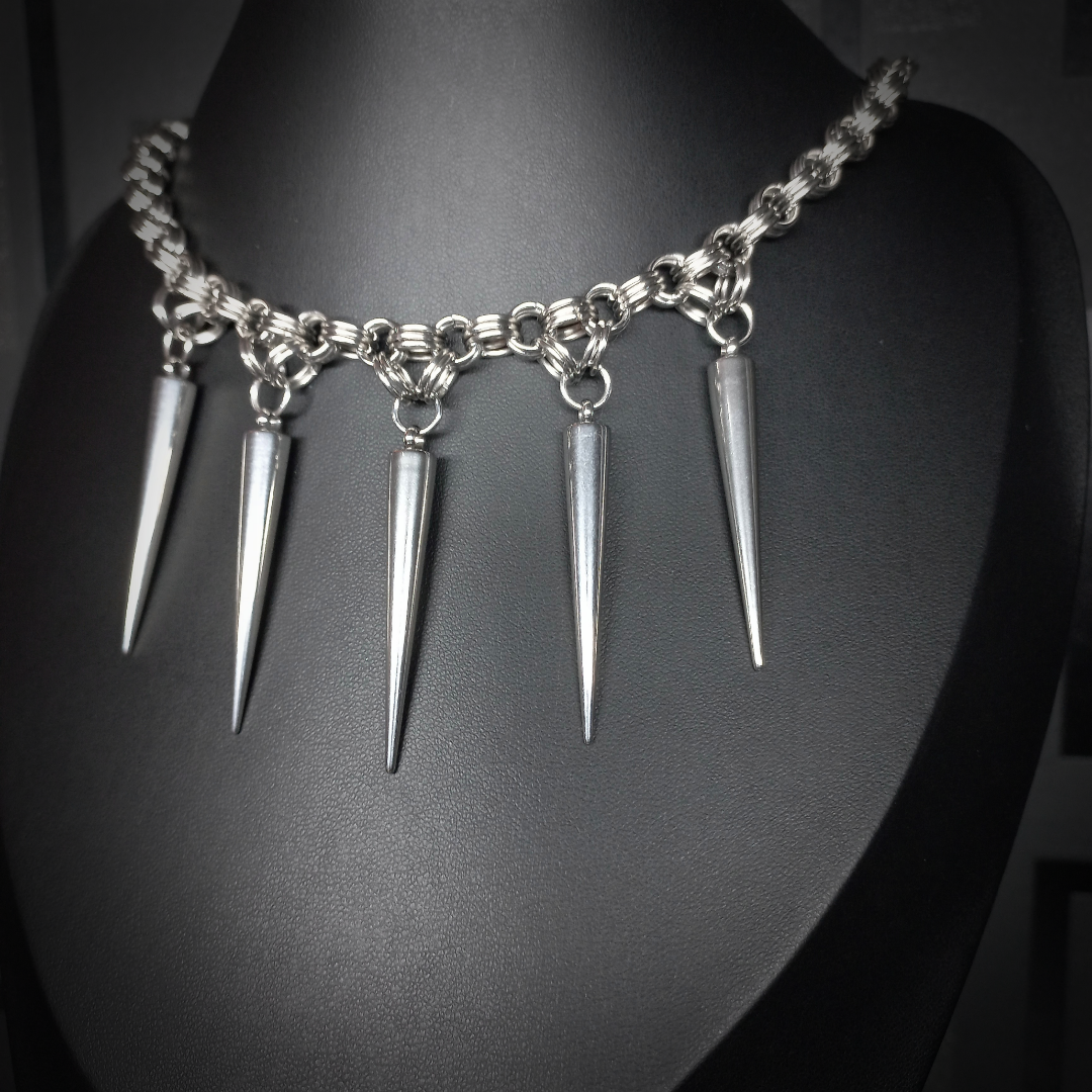 Collier Midnight – Fatal Spikes