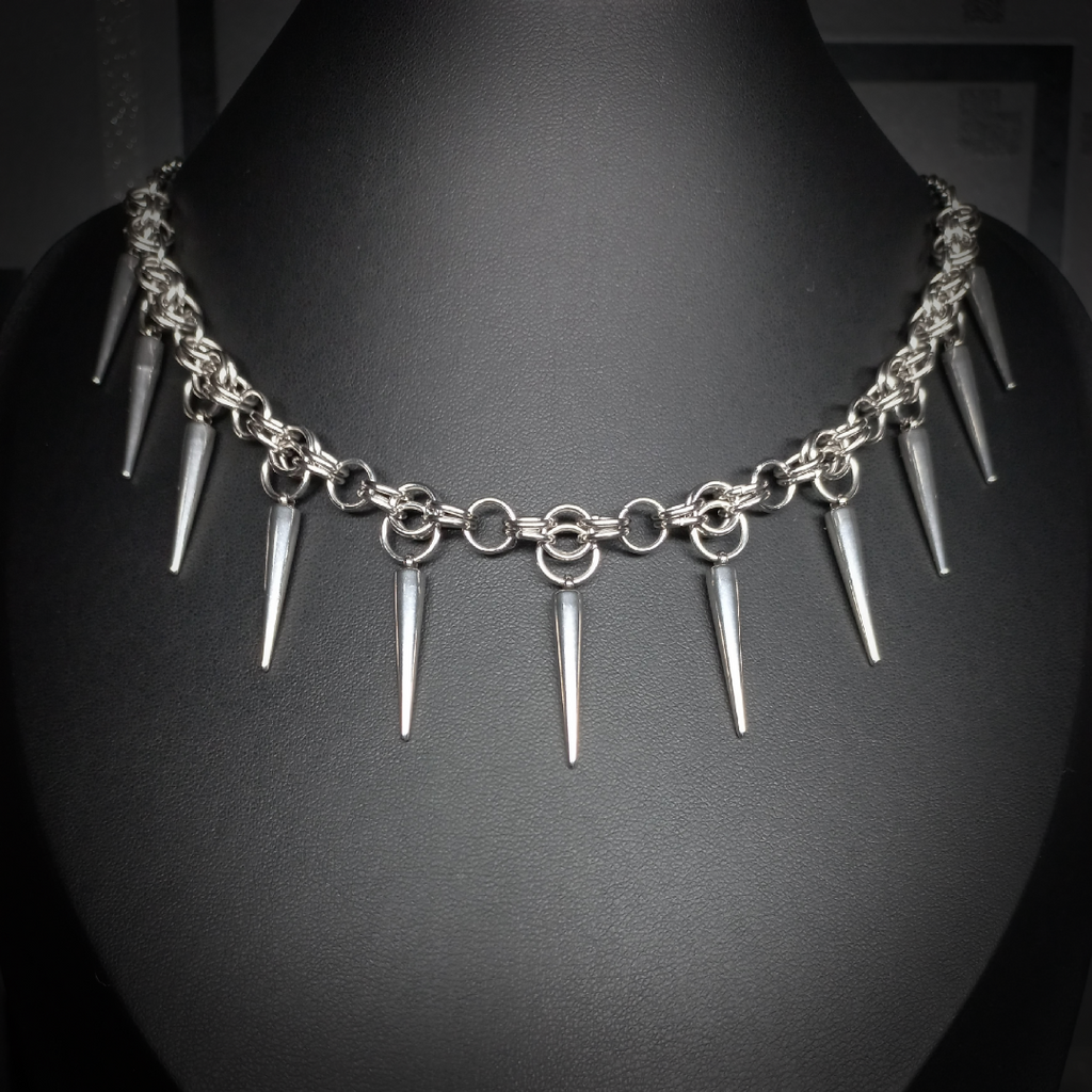 Collier Nightfall – Étreinte d’Acier