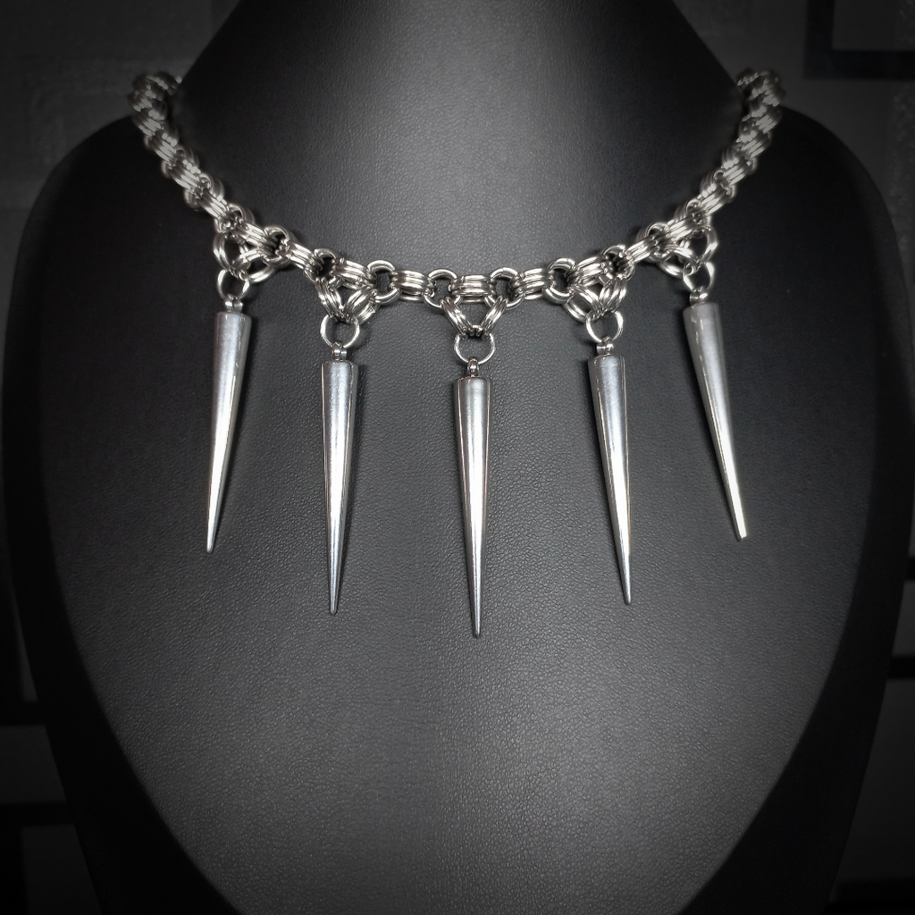 Collier Midnight – Fatal Spikes