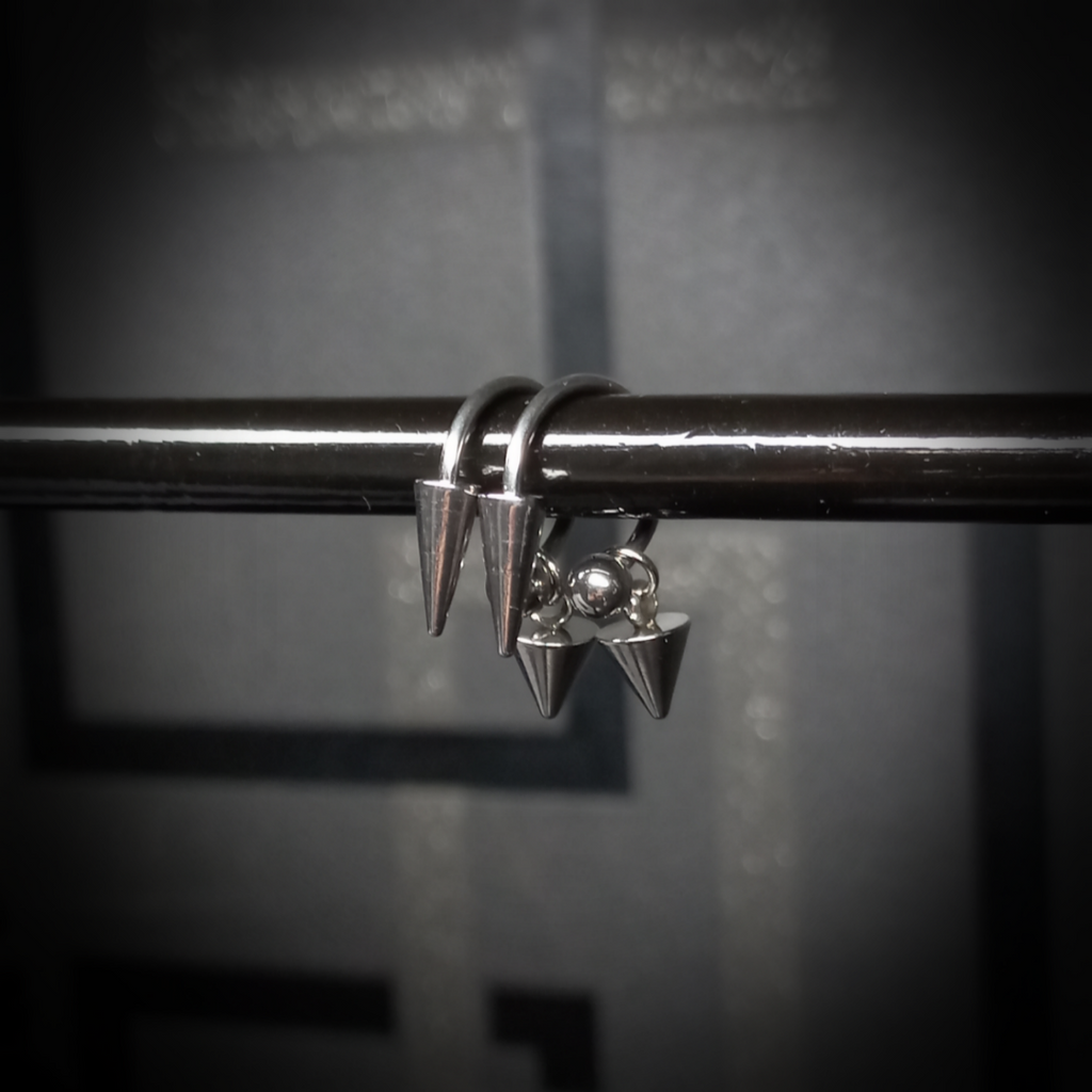 Spike-Piercings / -Ohrringe