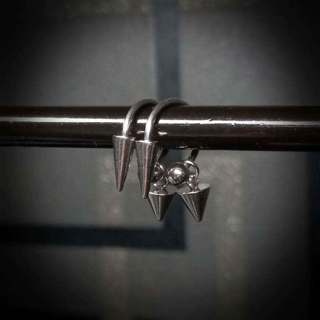 Spike-Piercings / -Ohrringe