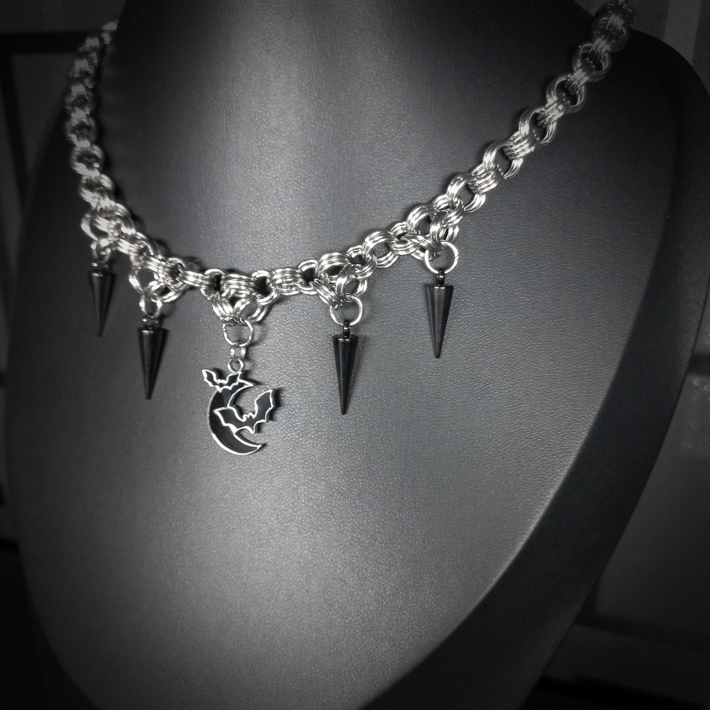 Collier Midnight – Moonbat Dark