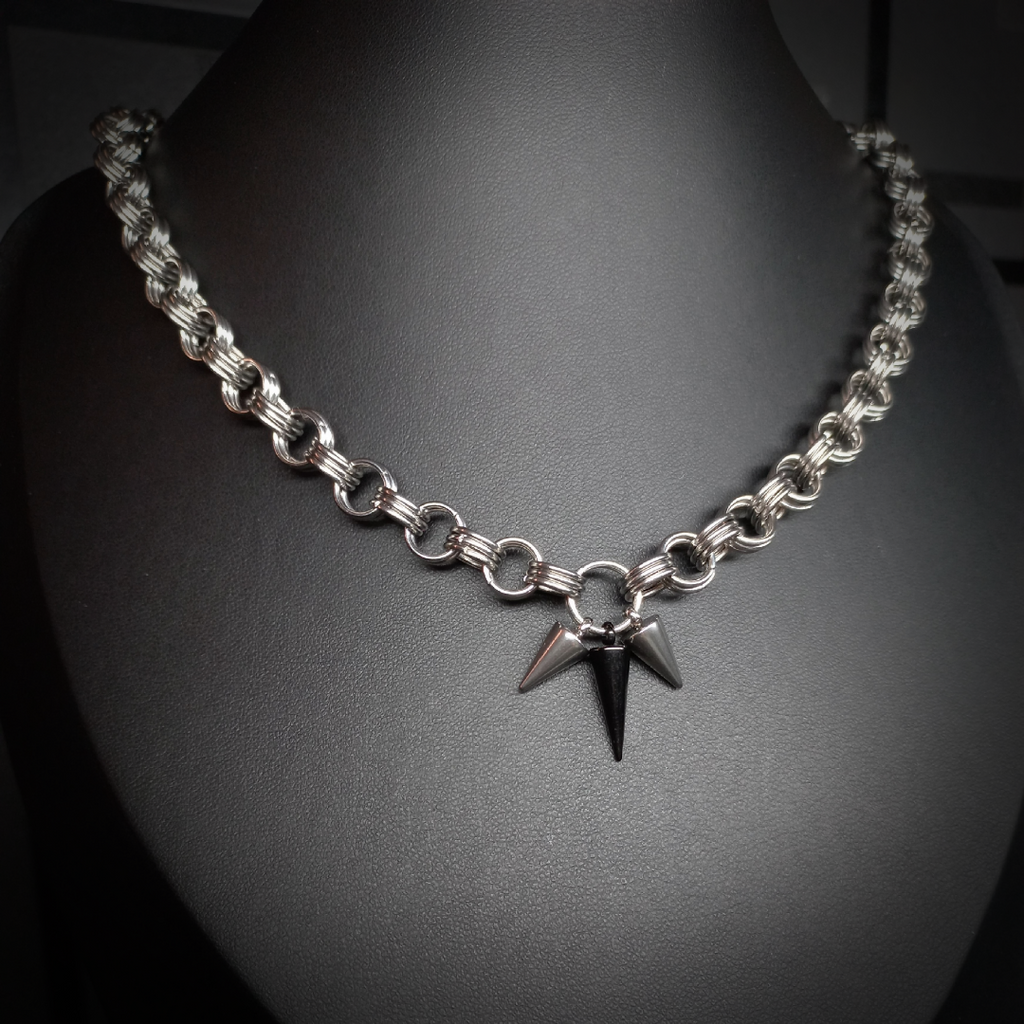 Collier Midnight – Triad of Darkness