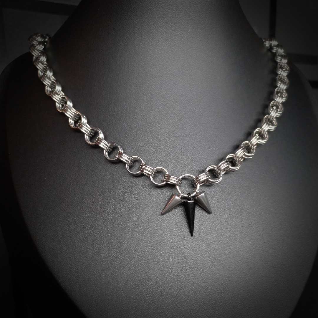 Collier Midnight – Triad of Darkness