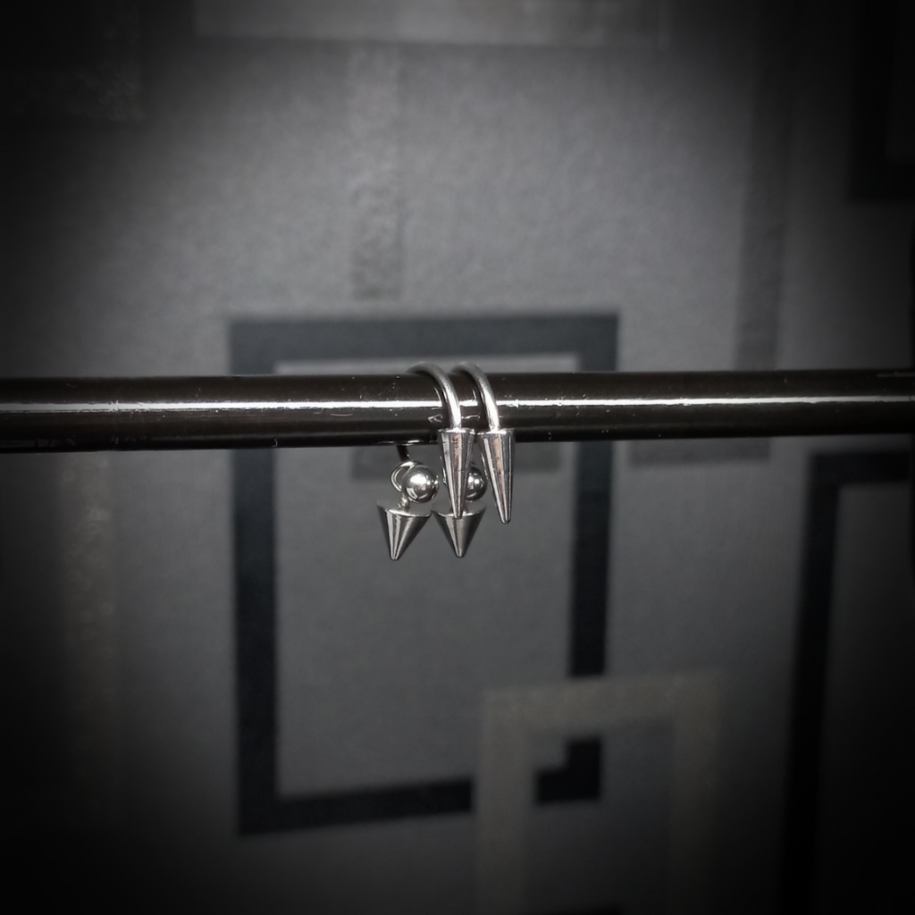 Spike-Piercings / -Ohrringe