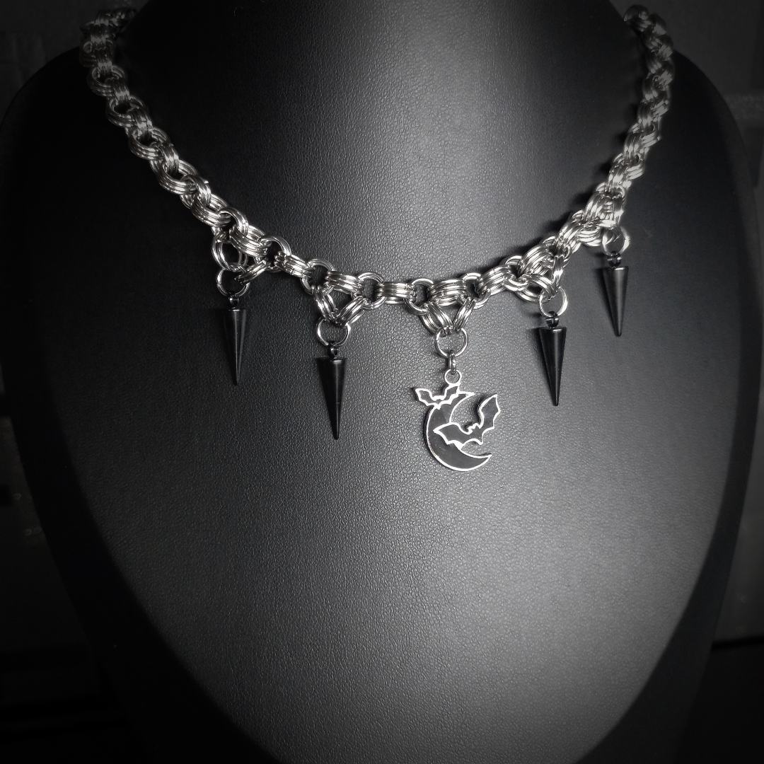 Collier Midnight – Moonbat Dark