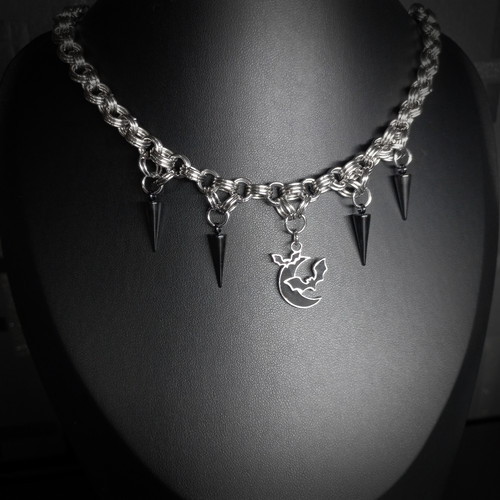 Collier Midnight – Moonbat Dark
