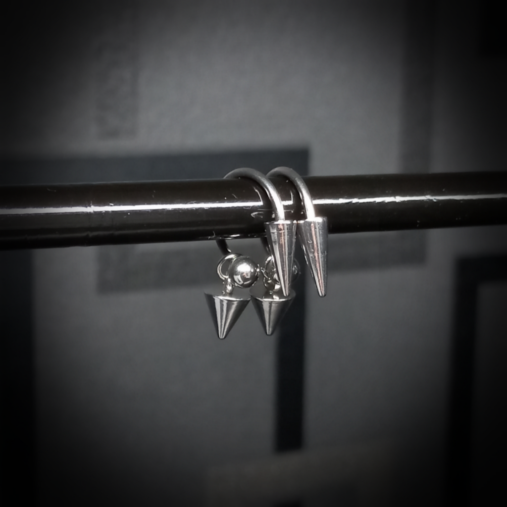 Spike-Piercings / -Ohrringe