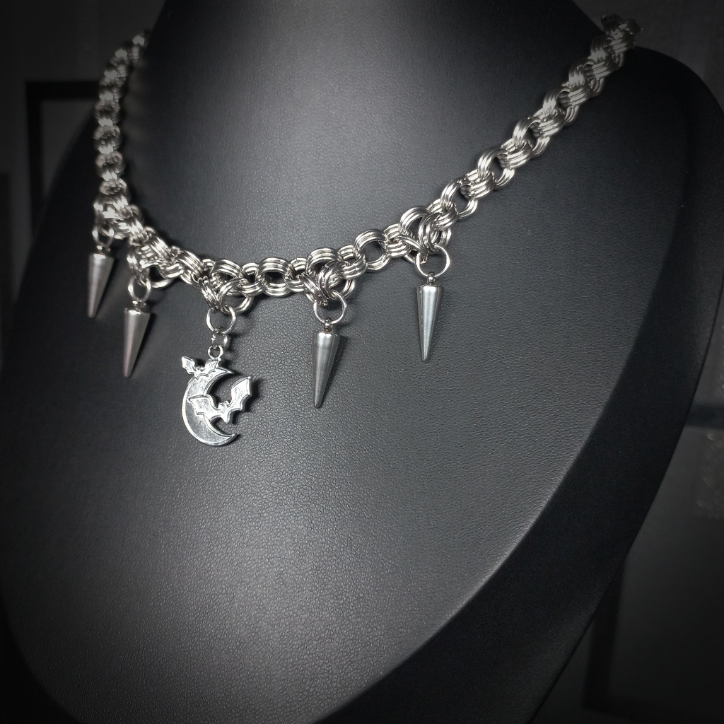 Collier Midnight – Moonbat Light