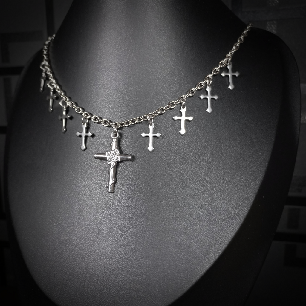 Collier Chaîne Multi-Croix – Pendentif Central