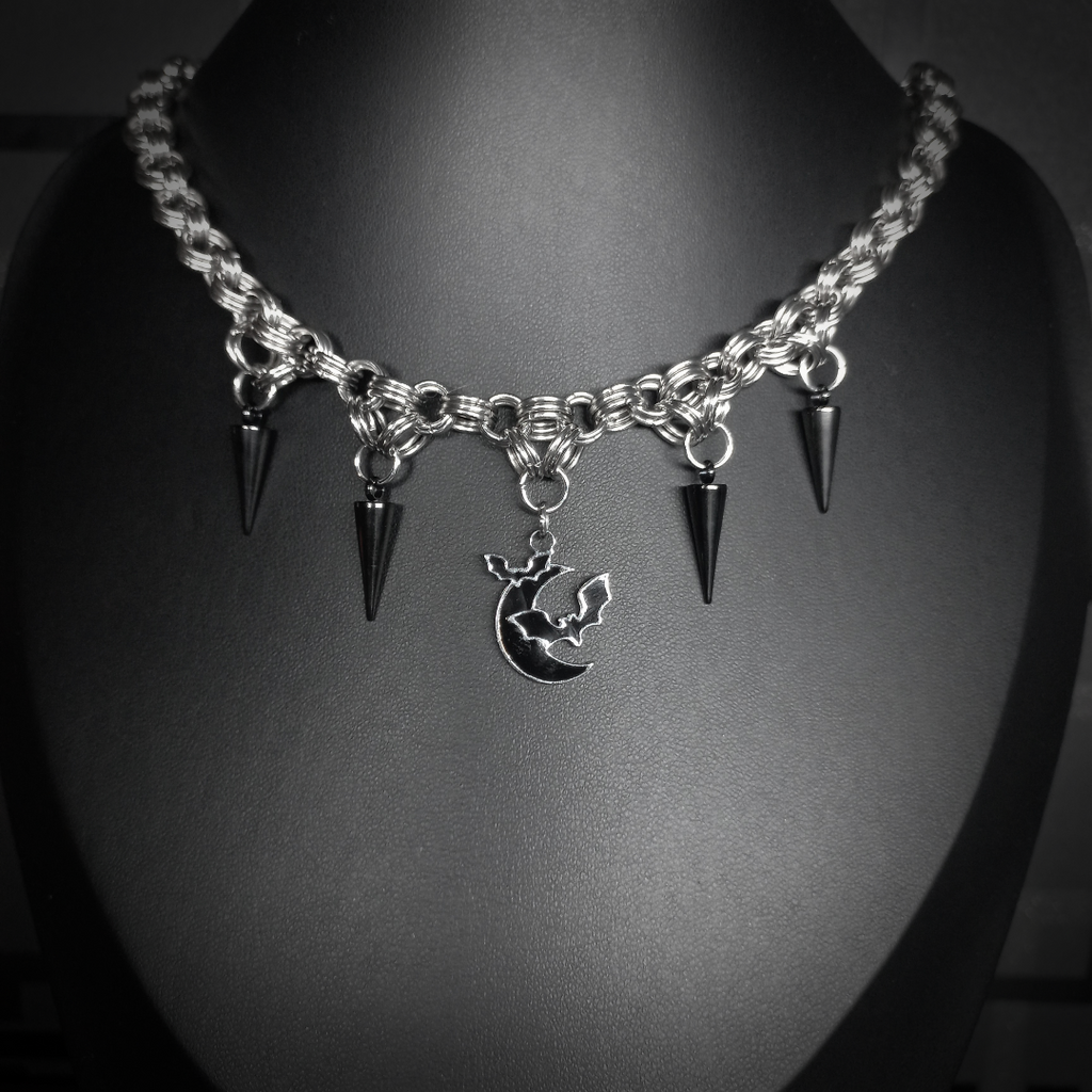 Collier Midnight – Moonbat Dark