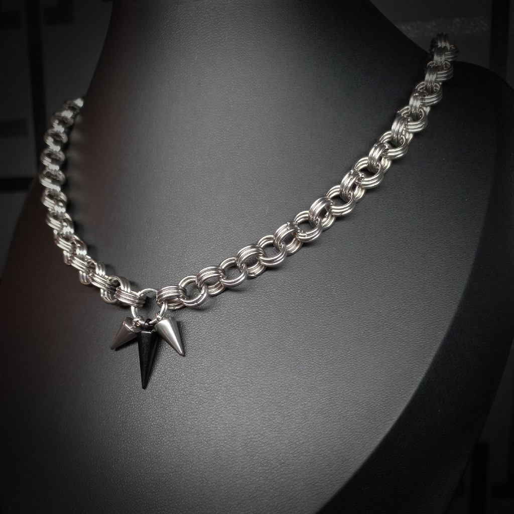 Collier Midnight – Triad of Darkness