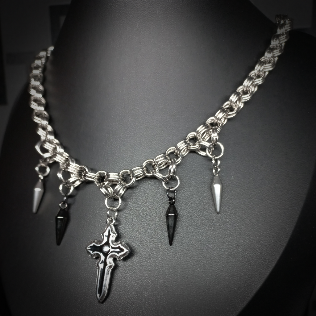 Collier Midnight – Crucifix Obscur